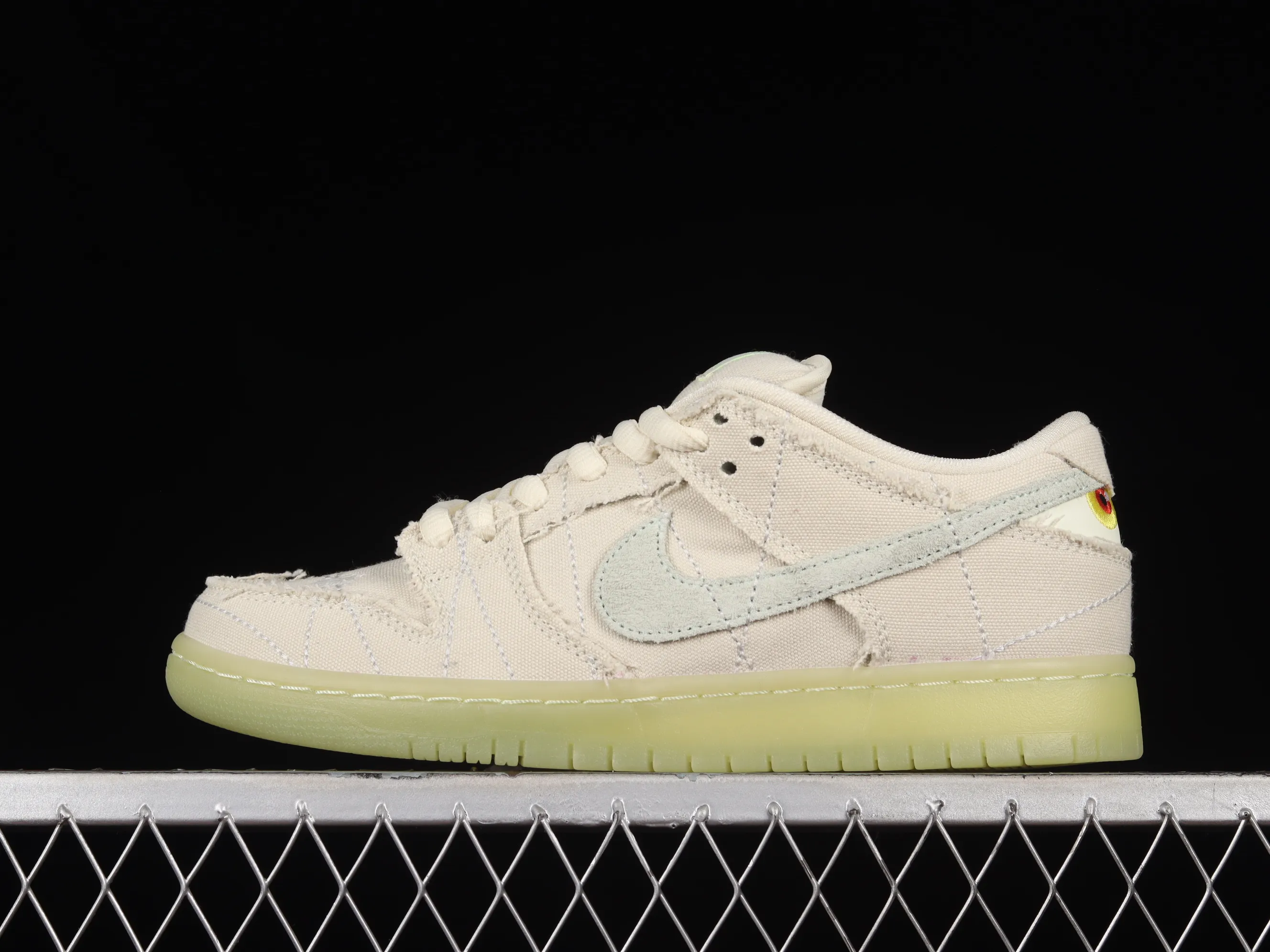 All Categories Nk SB Dunk Series Nk SB Dunk Low Low-top Sneakers M Version Pure Original Nk SB Dunk Low "Mummy" Luminous SB Smashing Backboard Fashion Casual Sneakers DM0774-111